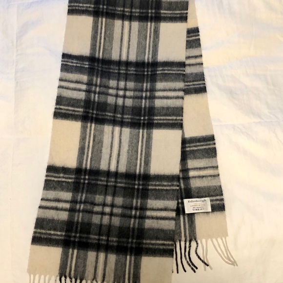 Scotland - Plaid Tartan Wool Scarf - Picture 3 of 4